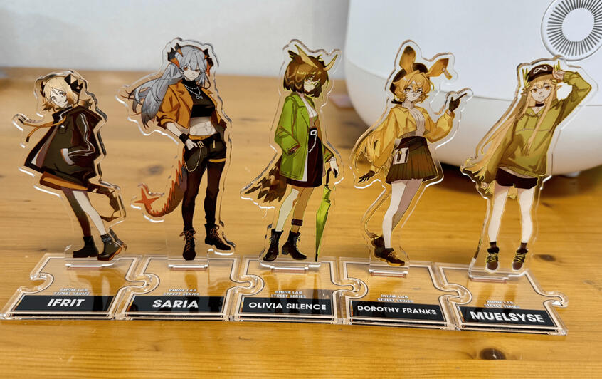 Arknights Connecting Acrylic Stands (photo taken by nycelli)